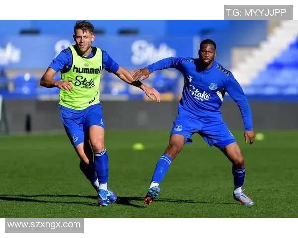 布莱克本与贝里激战正酣谁能在这场对决中笑到最后